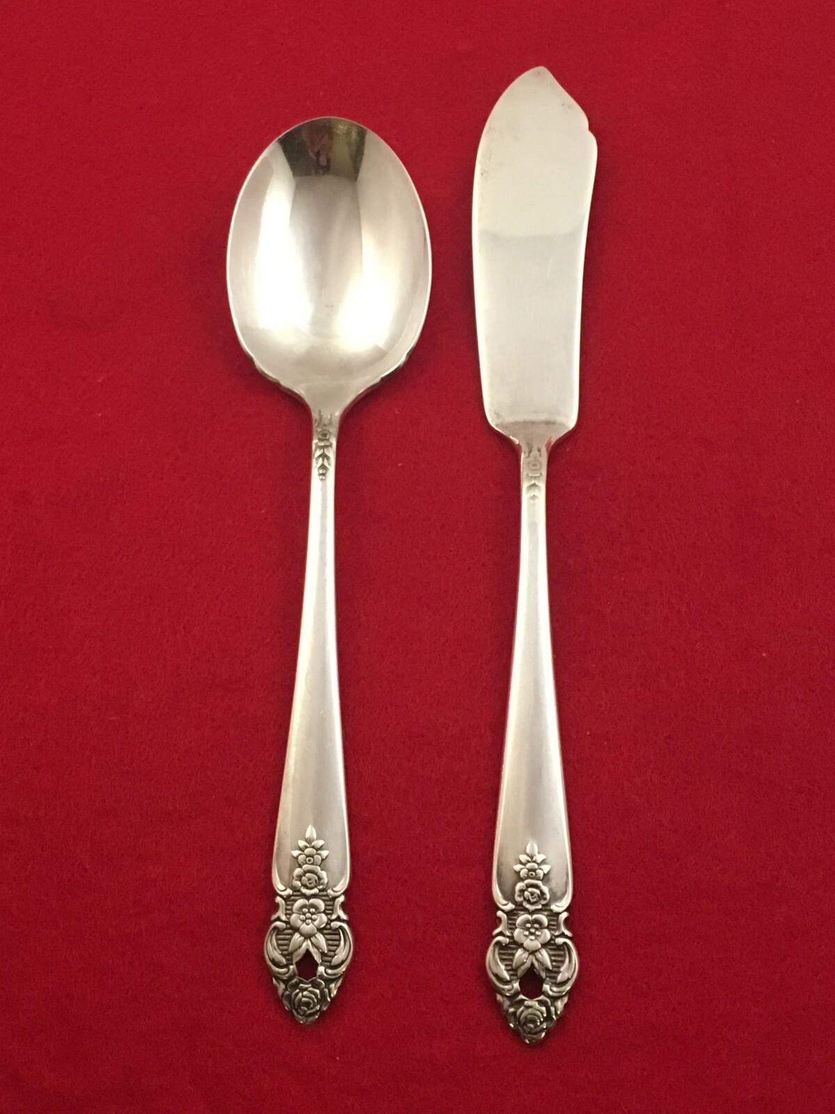 Oneida DISTINCTION Sugar Spoon & Master Butter Knife Prestige 1951 Silverplate gallery