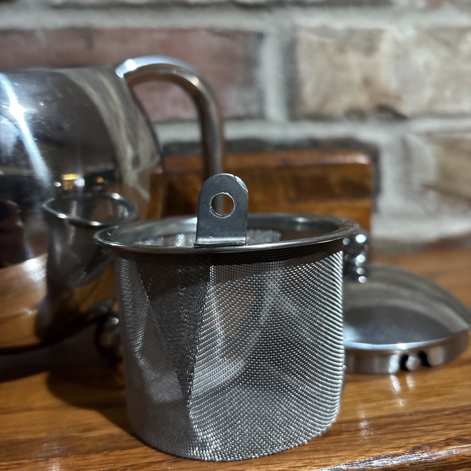 Atomic Style Stainless Steel Footed Teapot WITH Infuser Cuisinox gallery
