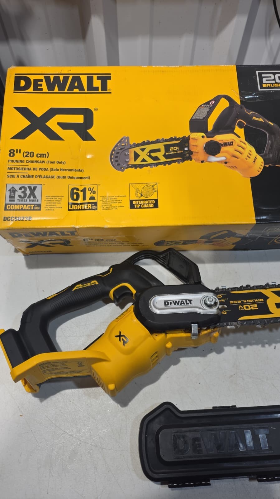[Open-Box] (DCCS623B) Dewalt Max 8" 20V Pruning Electric Cordless Chainsaw gallery