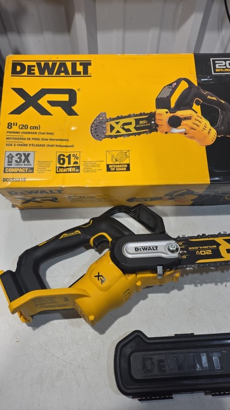 [Open-Box] (DCCS623B) Dewalt Max 8" 20V Pruning Electric Cordless Chainsaw gallery