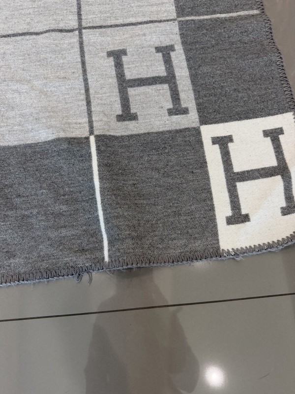 Hermes Wool Sofa Blanket Throw "H" Logo Grey White 52x65" gallery