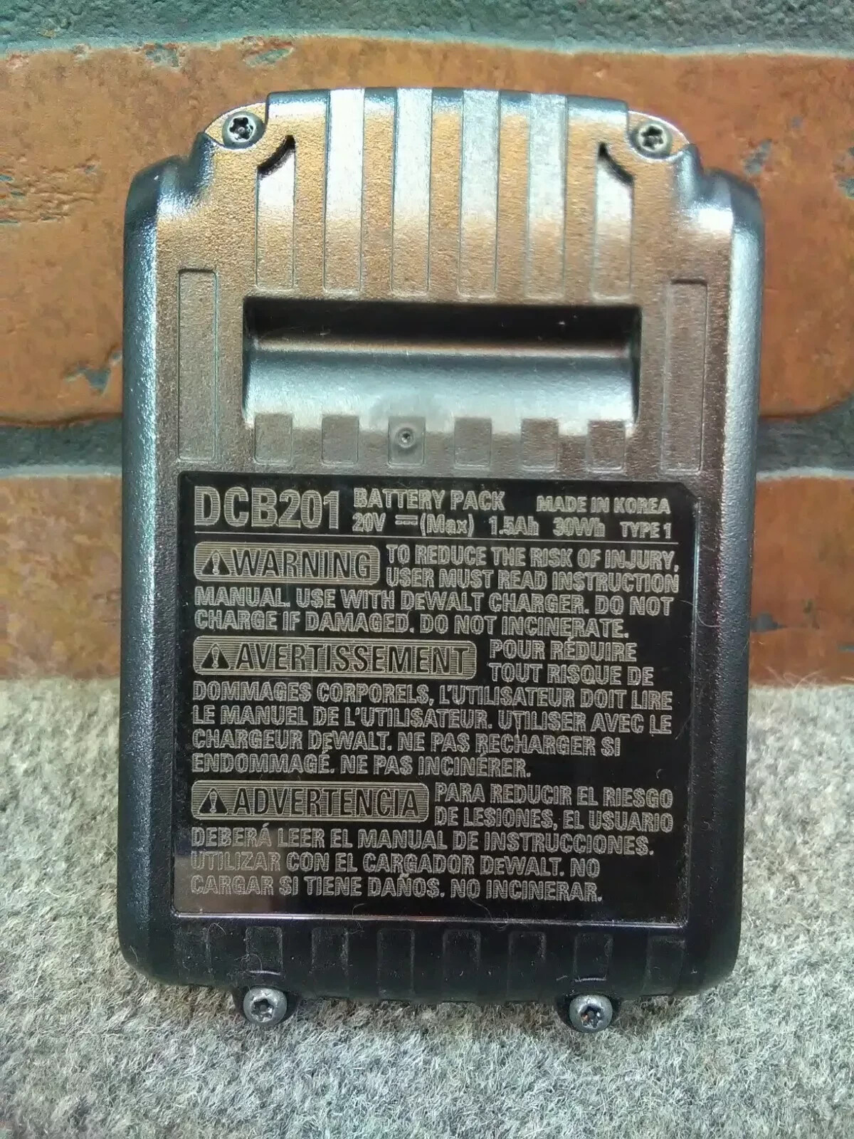 GENUINE DEWALT DCB201 20V Volt Max Li-Ion 1.5Ah Battery - NEW gallery