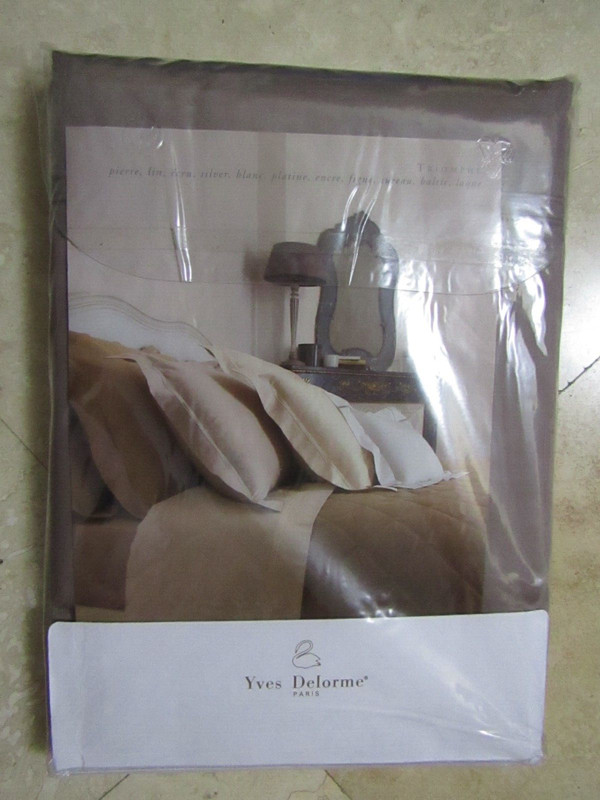 NIP Yves Delorme Paris Triomphe Flat Sheet in Sureau - King Cotton Sateen gallery