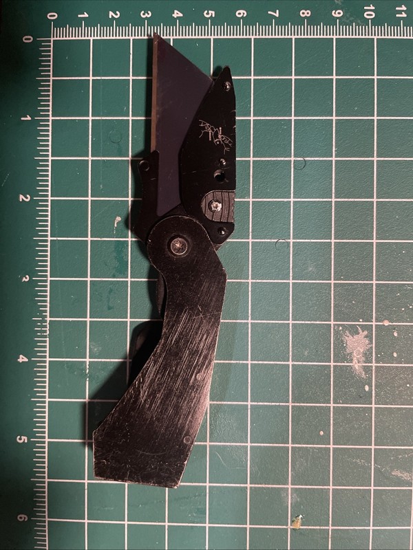 Compact Lightweight Liner Lock Folding Utility Knife With Blade gallery