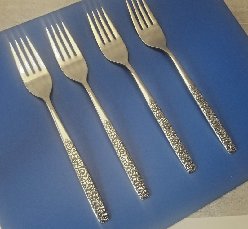 Oneida Stainless Montage set 4 Dinner Forks embossed glossy black accents gallery