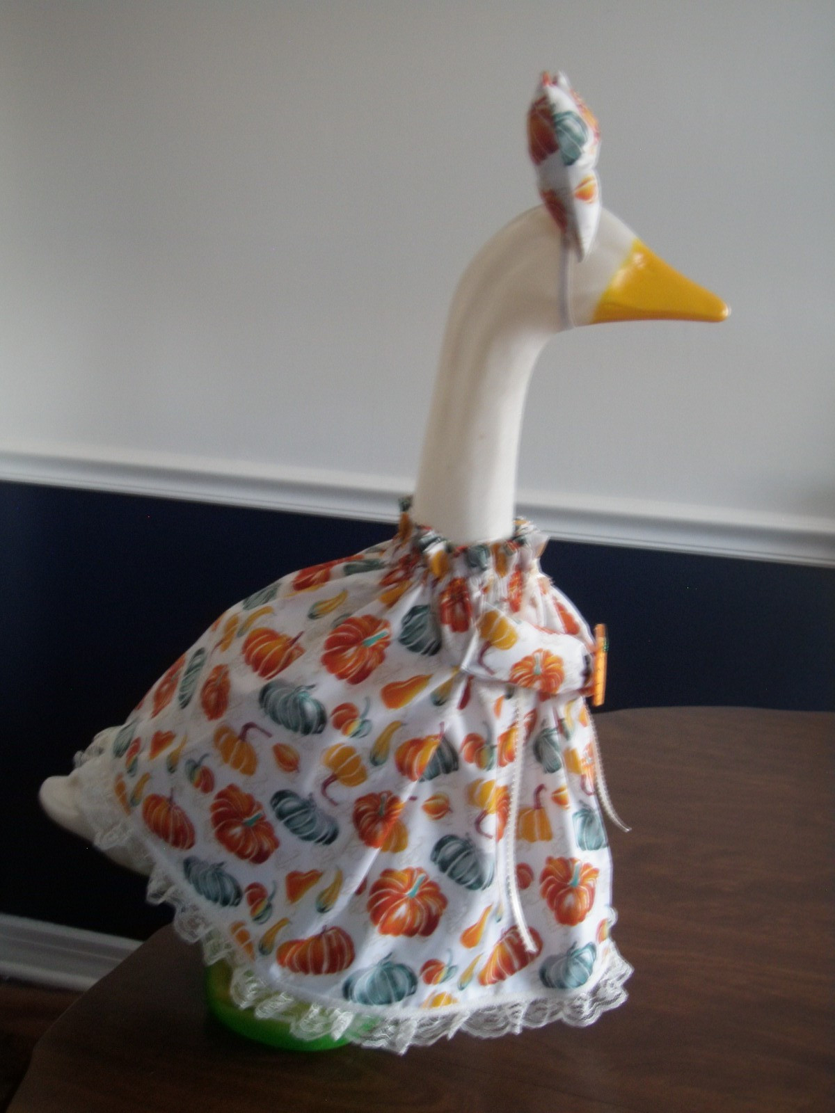 Goose porch outfit - Fall assorted pumpkins w/bow for lg 23-28" goose gallery