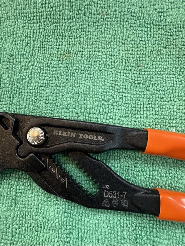 Klein Tools D531-7 Quick-Adjust Klaw 7" Pump Pliers gallery