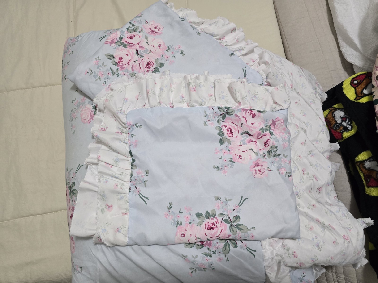 Simply Shabby Chic Rachel Ashwell Queen Floral Reversible Comforter and 2 Shams gallery