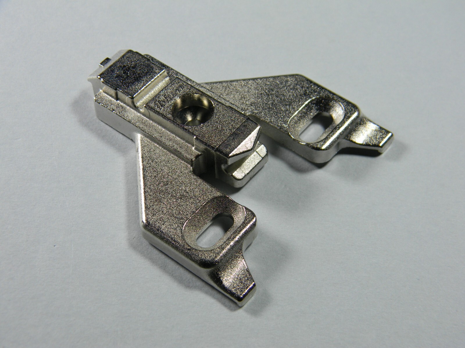 BLUM CABINET HINGE MOUNTING PLATES 175L6600.22 0 MM gallery
