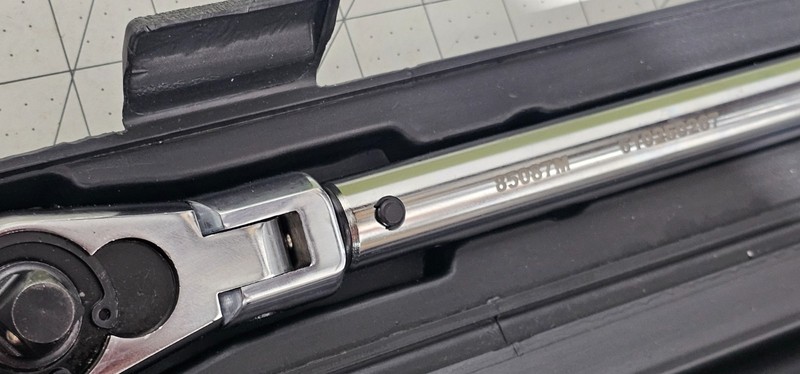 Gearwrench 85087M 1/2" Drive Micrometer 30-250ft/lb Flex Head Torque Wrench (W9) gallery