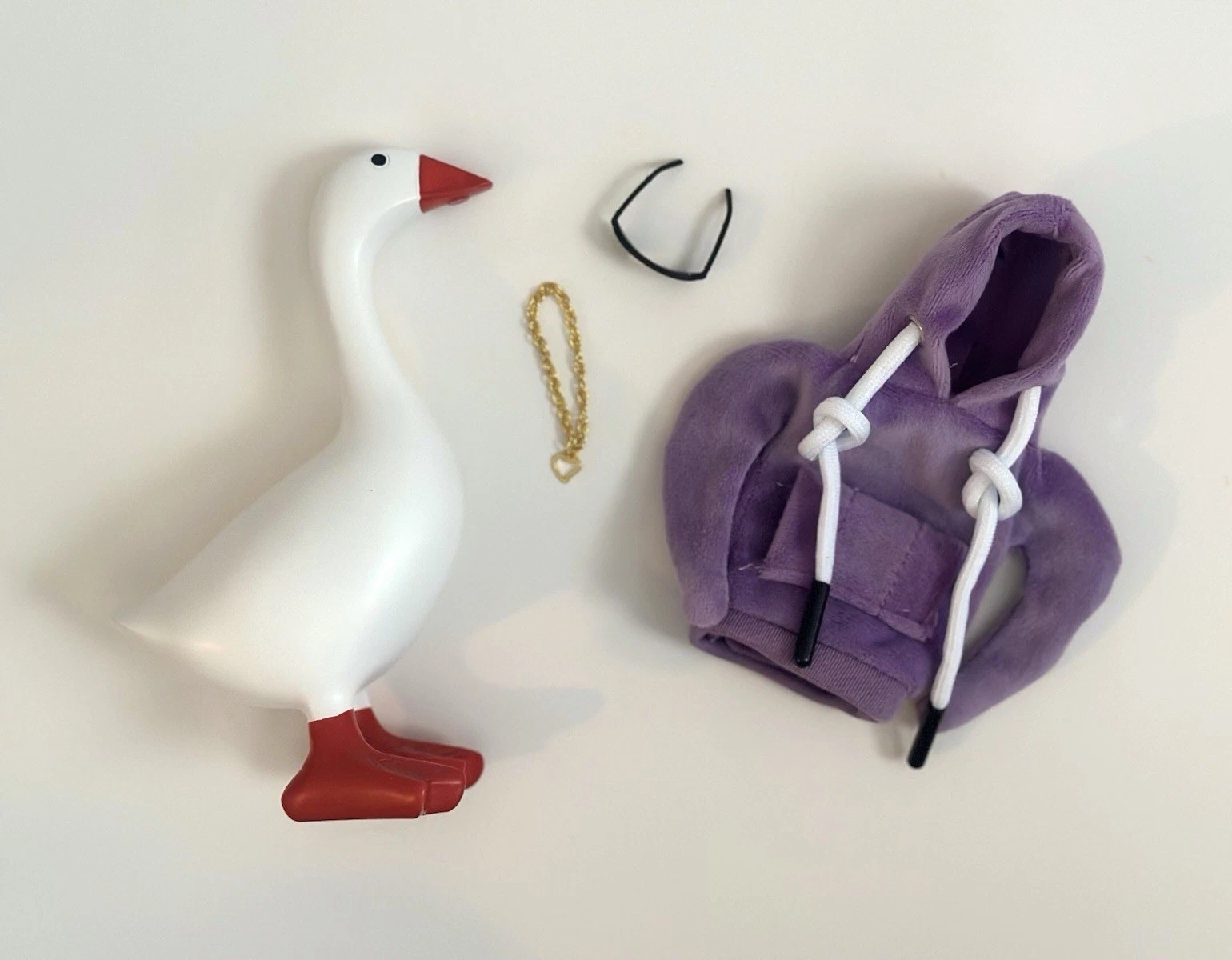 7 inch Desk Goose And Accessories Purple Hoodie, Sunglasses & Necklace Magnetic gallery