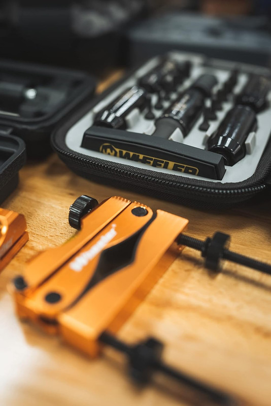 F.A.T. Stix with 12 Screwdriver Bits, 5 Torque Limiters, and Storage Case for Fi gallery