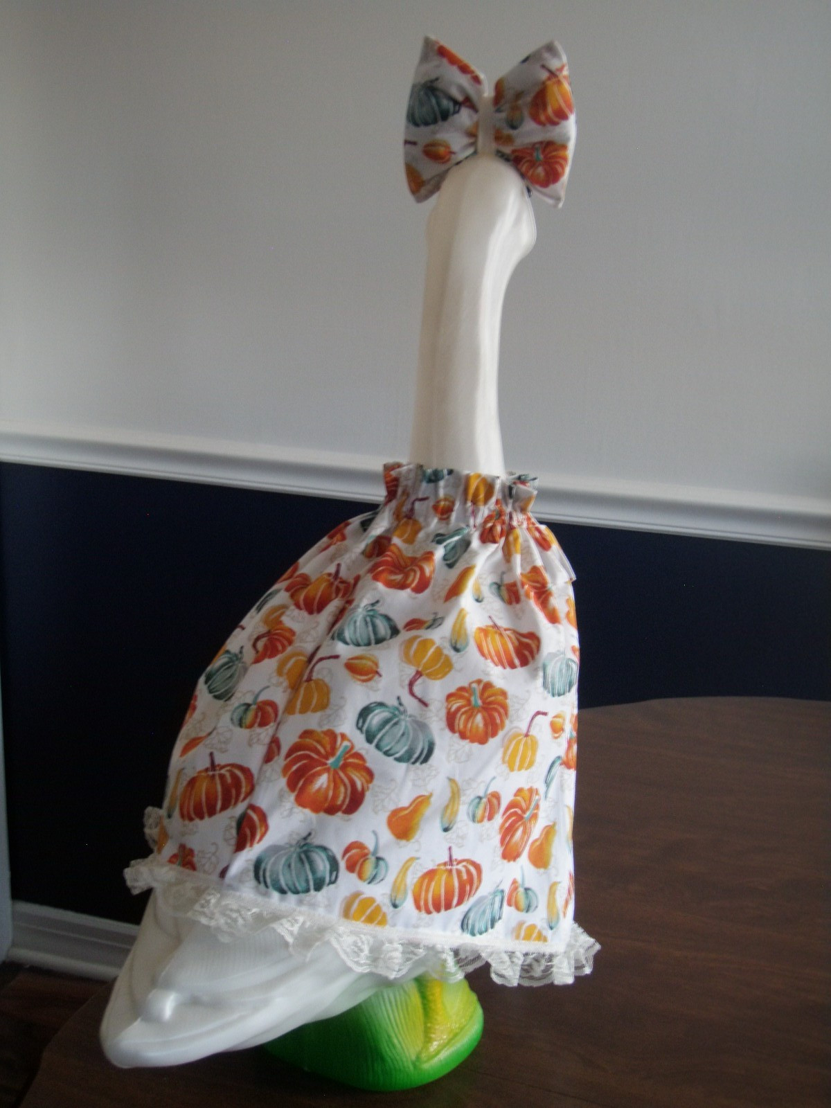 Goose porch outfit - Fall assorted pumpkins w/bow for lg 23-28" goose gallery