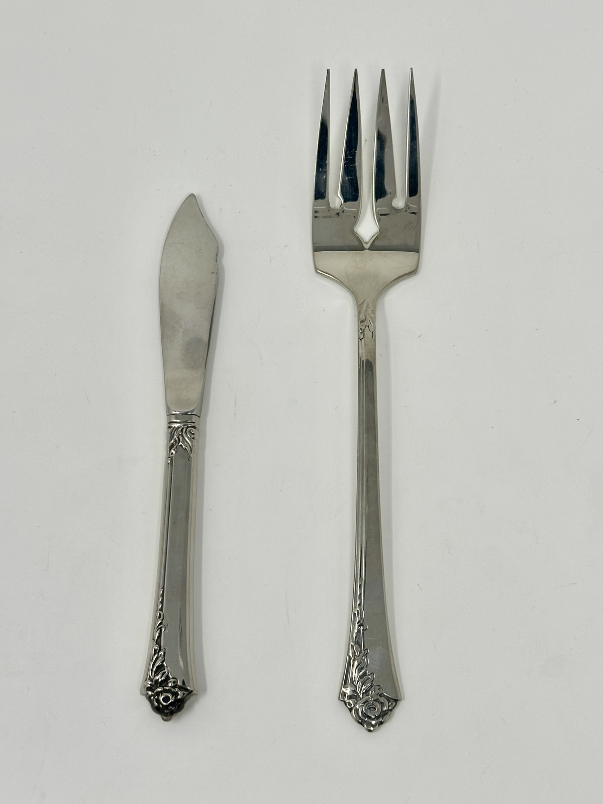 Oneida Damask Rose Serving Fork and Butter Knife 18/10 Stainless gallery