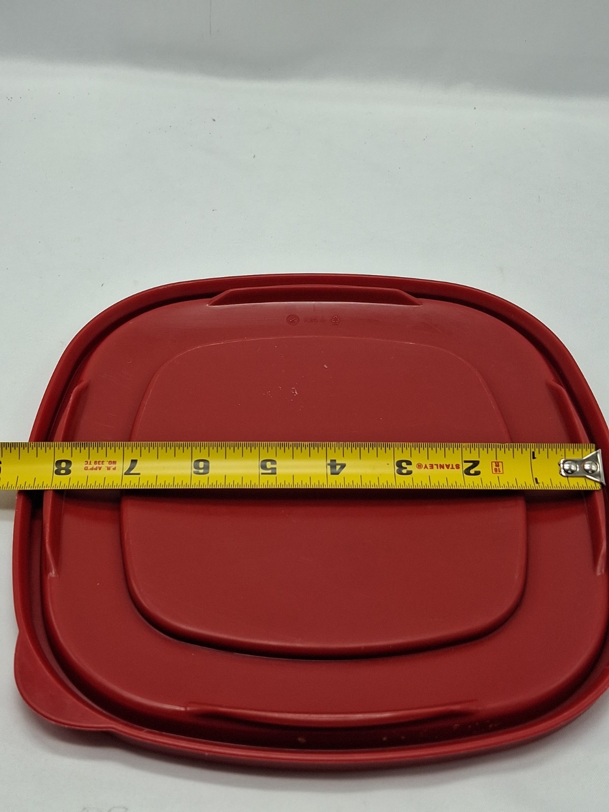 Rubbermaid Food container Easy Find Red Square Replacement Lid 7J70 9" - gallery