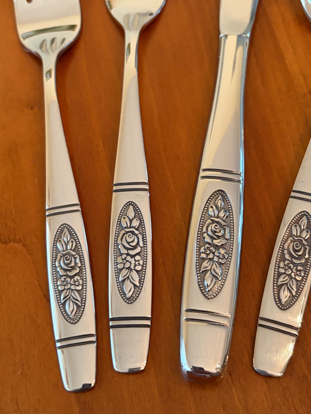 Oneida ROSE PENDANT Distinction Deluxe Stainless Flatware - Choice gallery