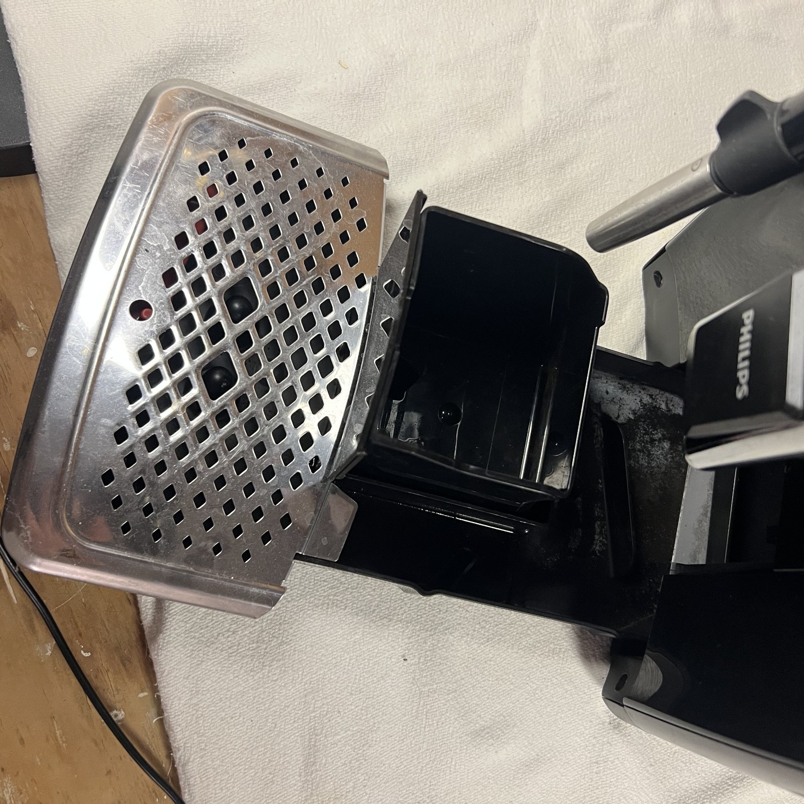 Philips 3200 Series Espresso Machine Black AS IS For Parts Powers On Ep3221 gallery