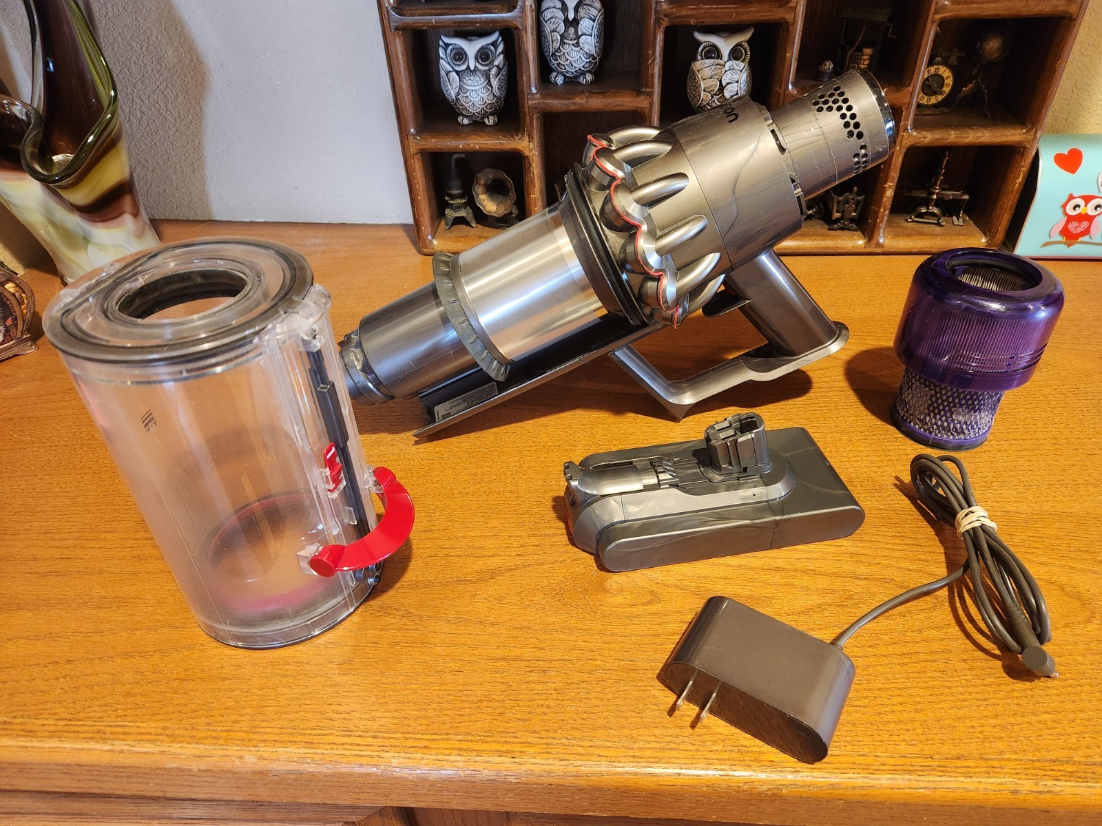 Dyson V11 SV28 Vacuum Main Body + Filter Bin And Charger WEAK Battery gallery