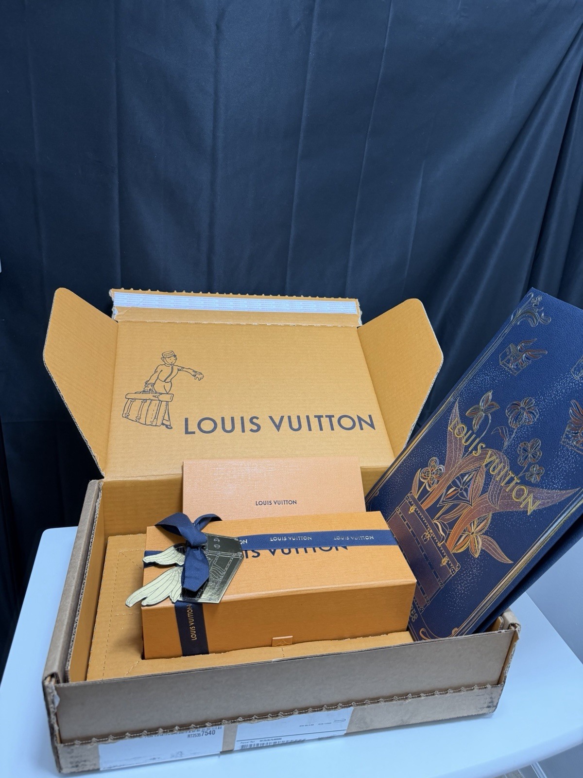 Louis Vuitton Holiday Box Set [100% Authentic or Your Money Back] *No Cologne* gallery