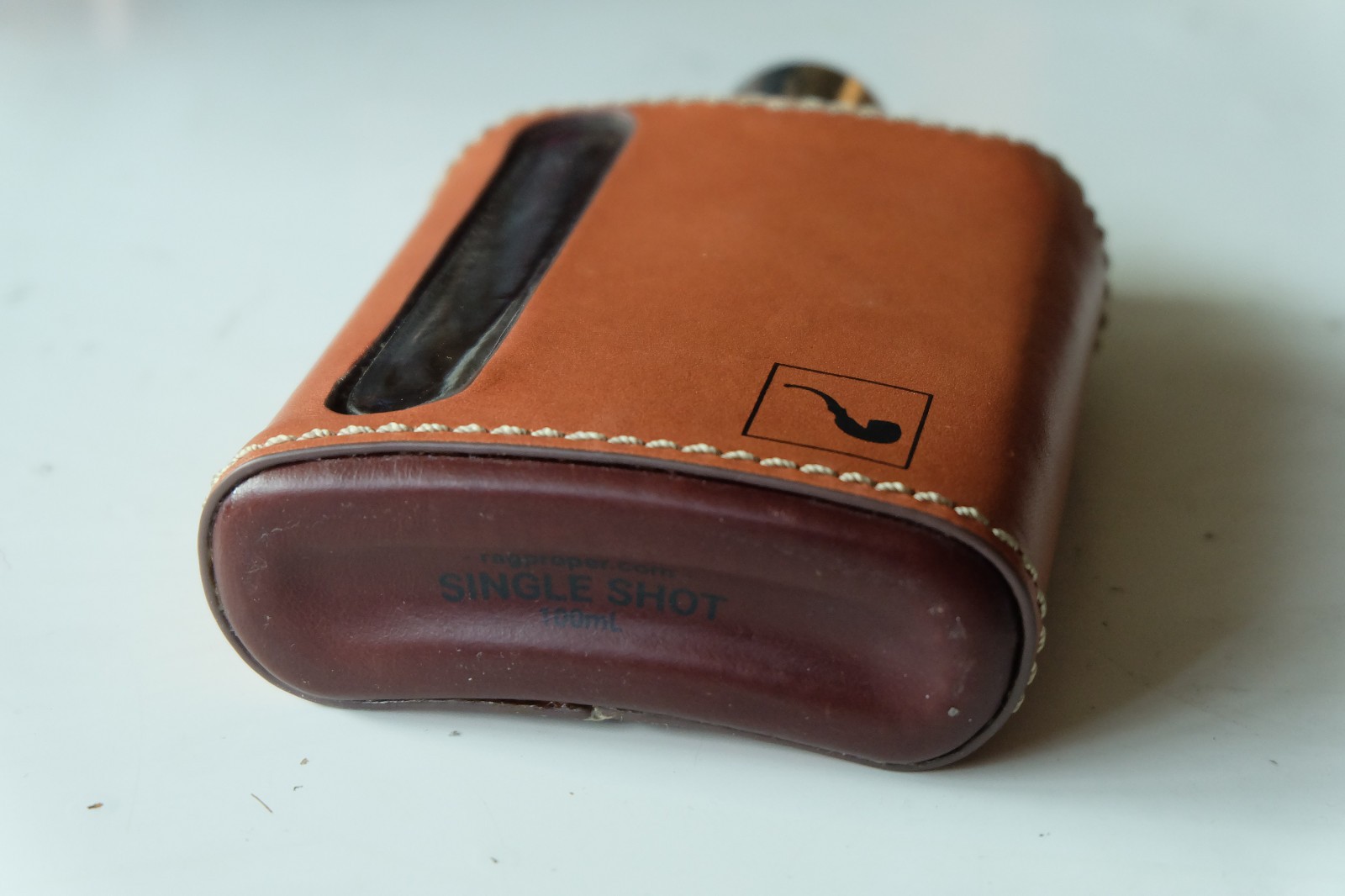 Ragproper Single Shot 100ml glass flask, leather-wrapped gallery