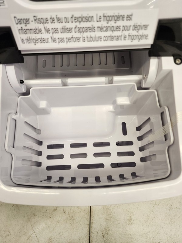 HOMCOM Portable Countertop Ice Maker, 9 Cubes in 8 Minutes, 7lbs/24H, Automatic gallery