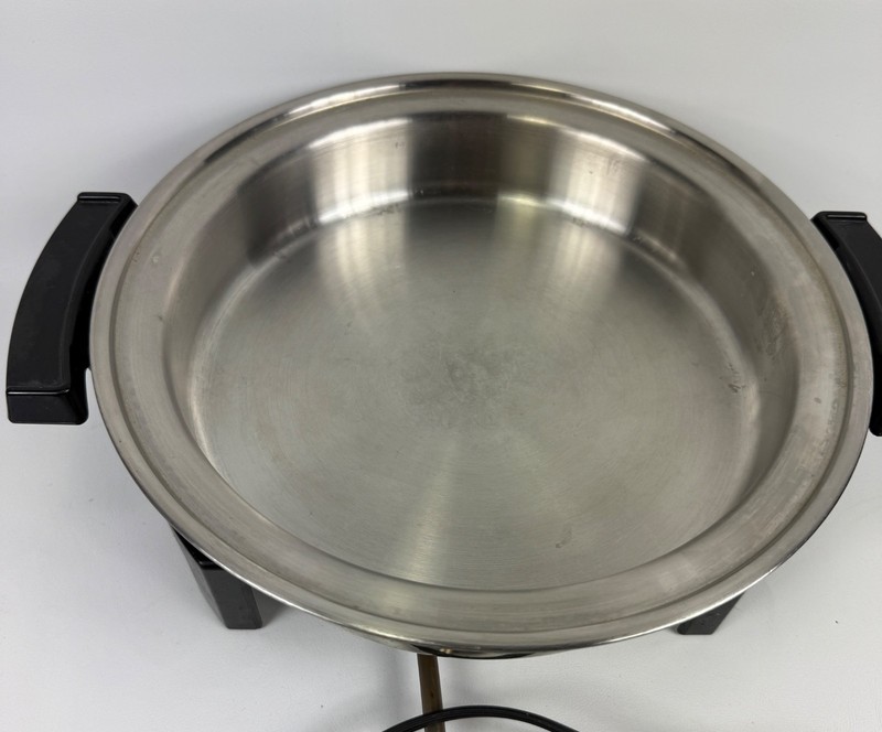 Kitchen Craft West Bend Liquid Core Stainless Electric Skillet 11" 900W USA gallery