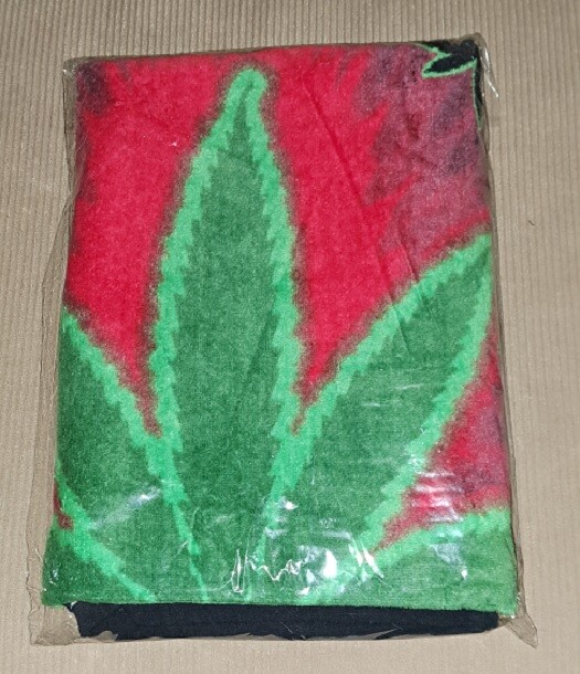 New Green Red Leaf Beach Bath Pool Gift Towel Pot Weed Leaves Marijuana Canabis gallery