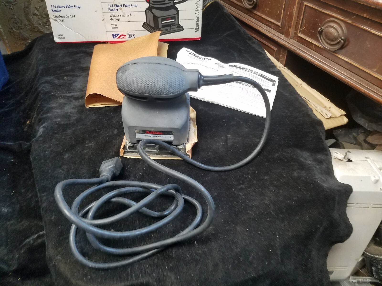 True Value 1/4 Sheet Palm Grip Sander TV700 In Box With Manual gallery