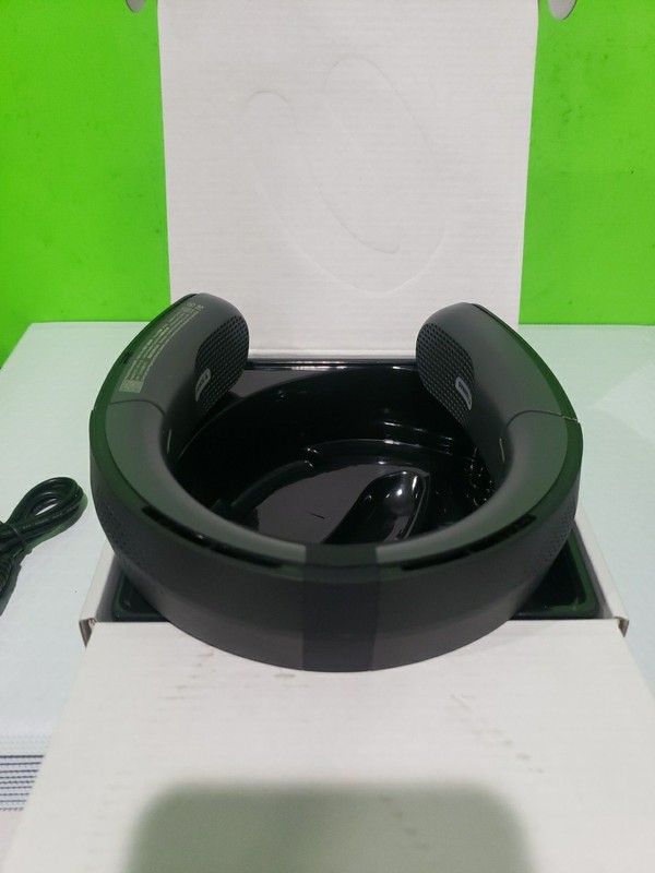 TORRAS - COOLiTE Portable Foldable Neck Fan - Space Black Open Box gallery