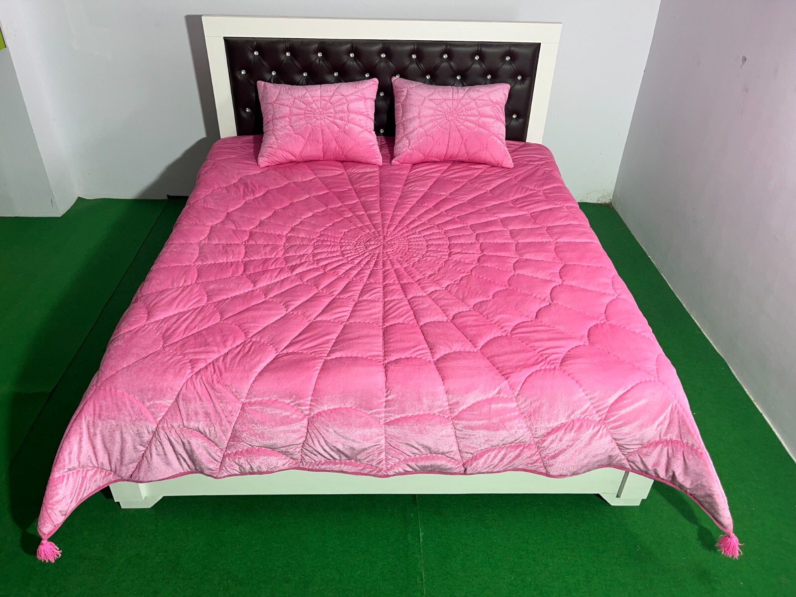 Pink Velvet Handmade Warm Comforter Handmade, Lightweight, Solid Print Quilt Set gallery
