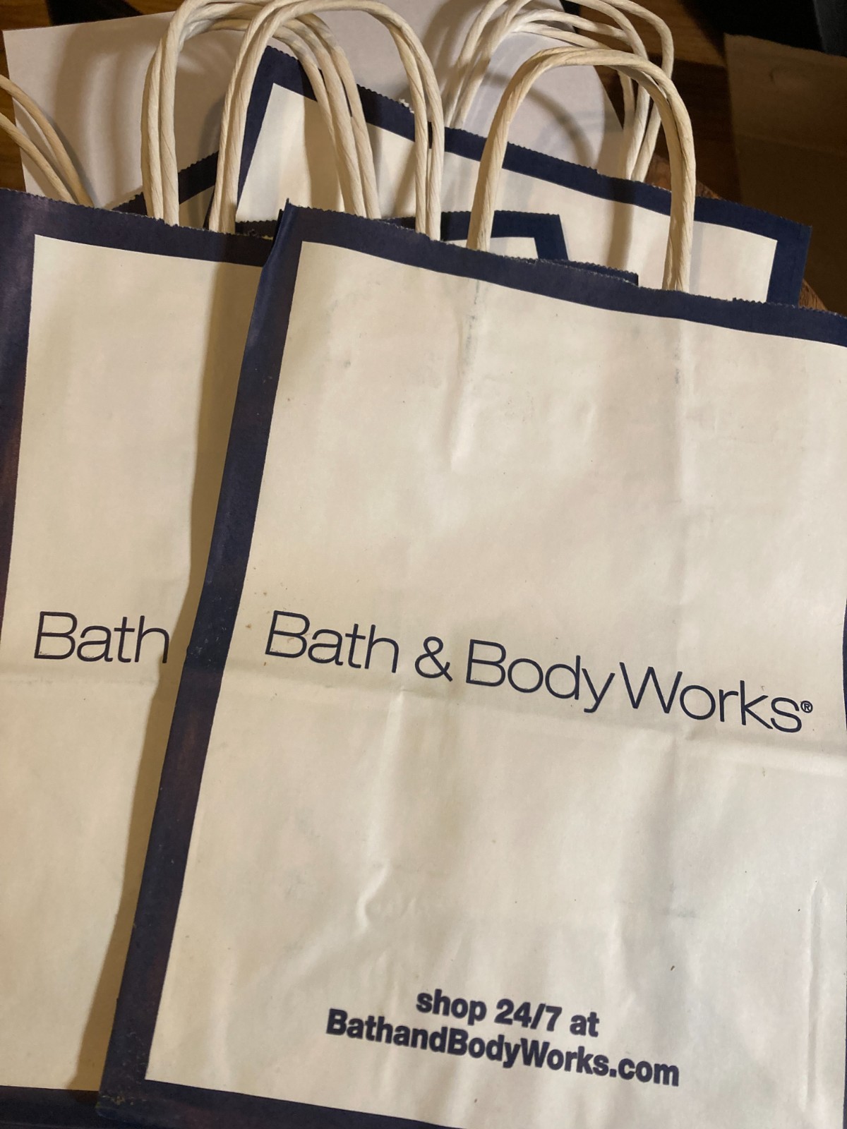 20 x Bath & Body Works Shopping Paper Gift Bags Classic White 8 in x 10in gallery