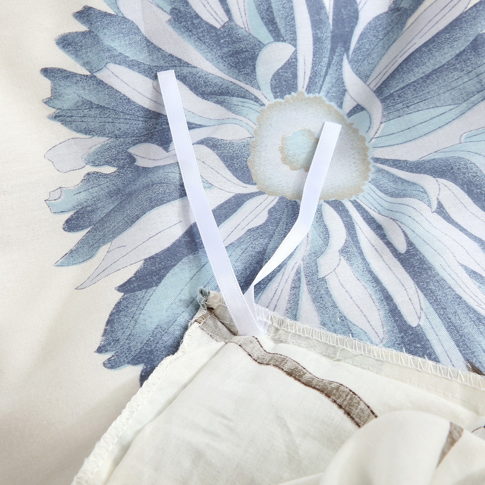 OPEN BOX ITEM: Daisy Silhouette 100% Cotton Bedding Set: 3pc Duvet Cover Set gallery