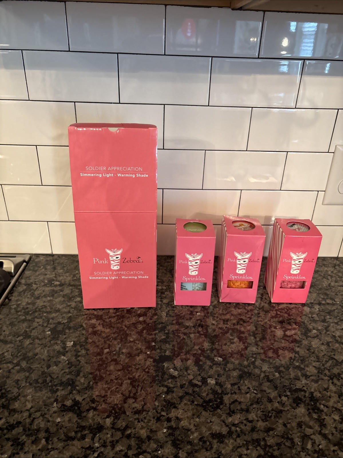 Pink Zebra, Soldier Appreciation Simmering Light Warming Shade With 3 Boxes Wax gallery