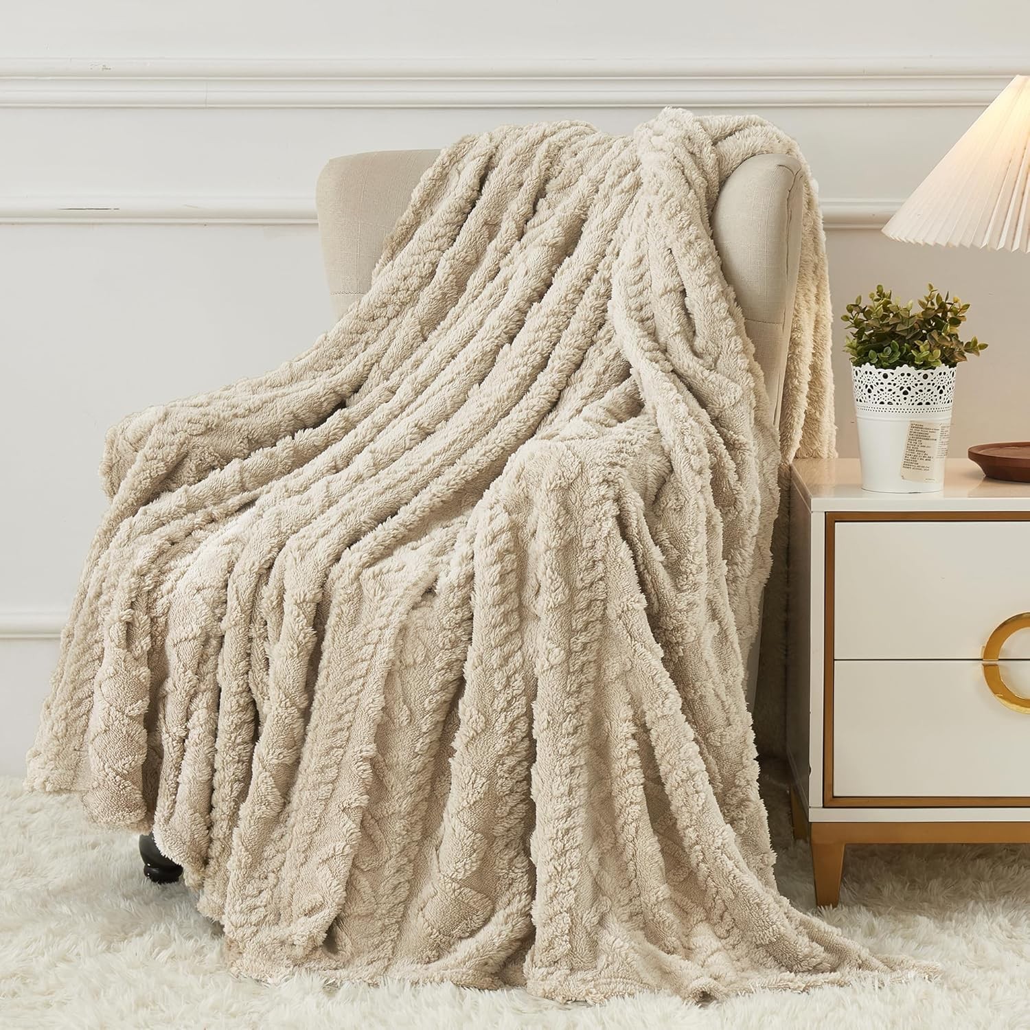 Fleece Throw Blanket-Cozy Soft Lightweight Fuzzy Throw Blanket forWomen Portable gallery