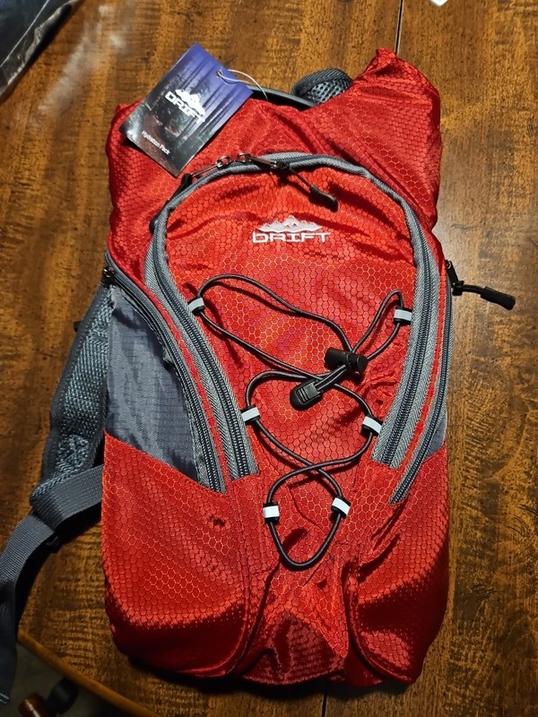 Drift Hydration Pack Red with Bladder Backpack New Zippered Pockets! See Pics