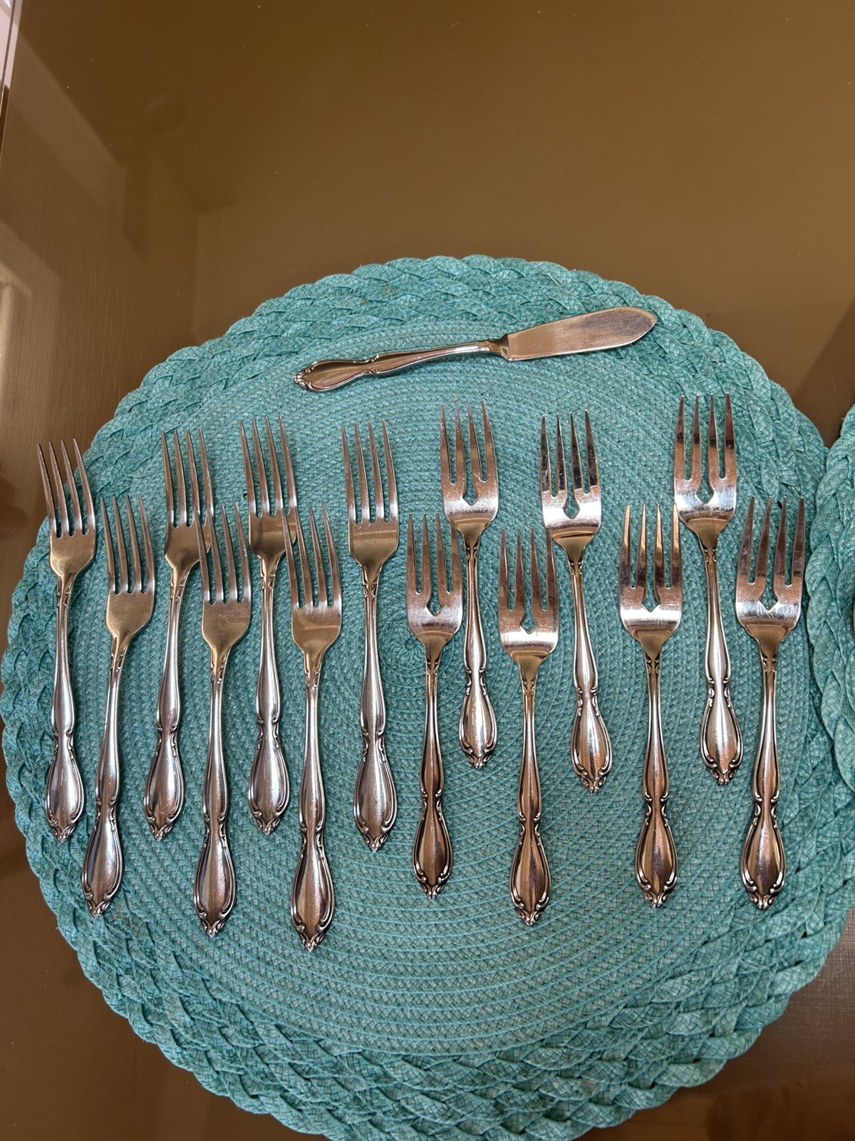 Oneida Strathmore Stainless Deluxe 29 piece set Flatware Knives, Forks, Spoons gallery