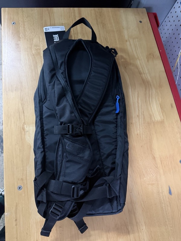 CamelBak Rogue 2L Black Hydration Backpack Nylon Adjustable Straps 2