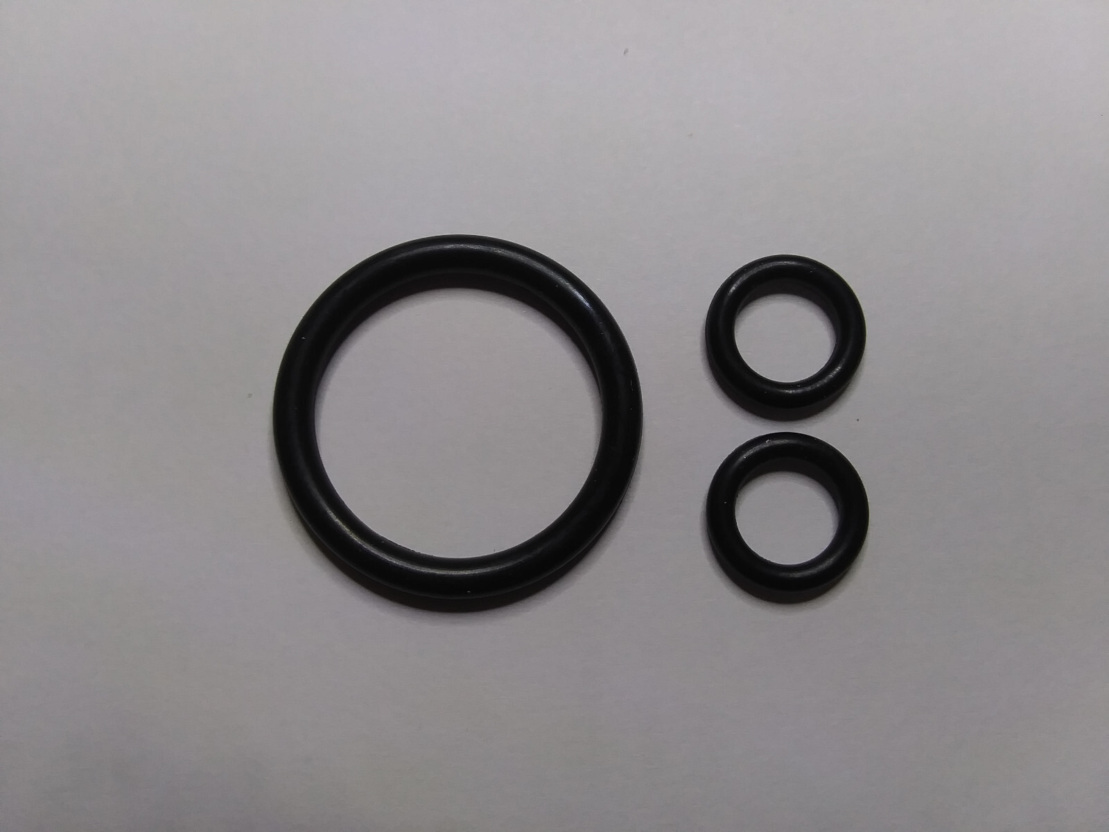 Refrigerator filter head o-rings utilizing the EDR4RXD1 UFK8001 water filter  gallery