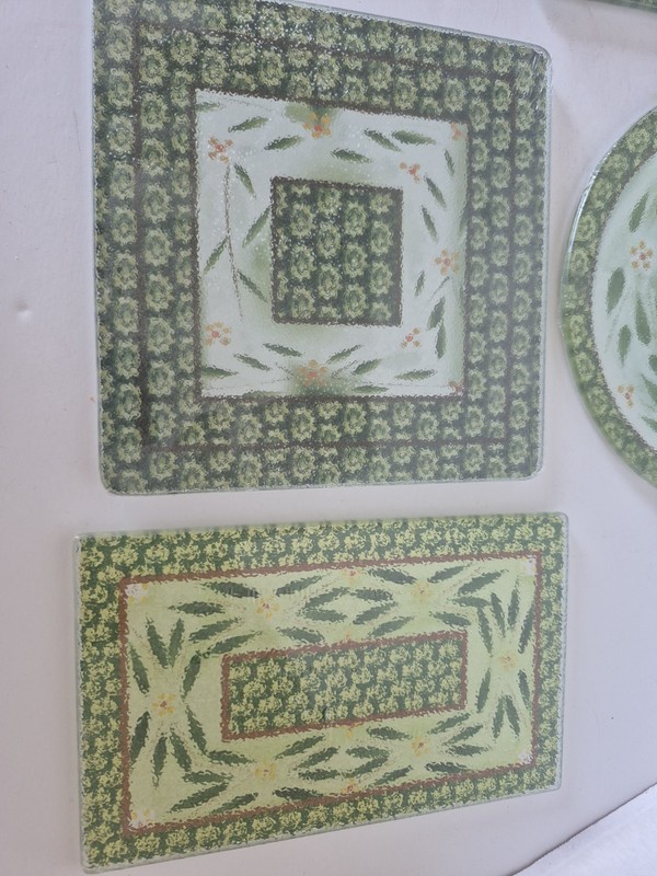 Temptations New Old World Green Trivet 4 Rectangular Glass Round Hot Plates Lot gallery