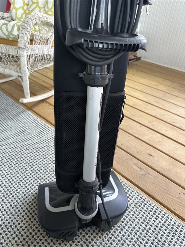 Oreck Elevate Command UK30200PC Bagged Upright Vacuum Lightweight - Works Great gallery