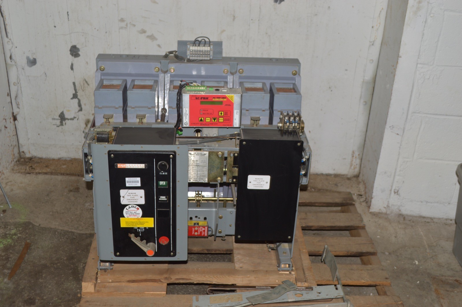Federal Pacific FP75 Air Circuit Breaker 3000A 600V EO/DO AC-PRO Trip  gallery