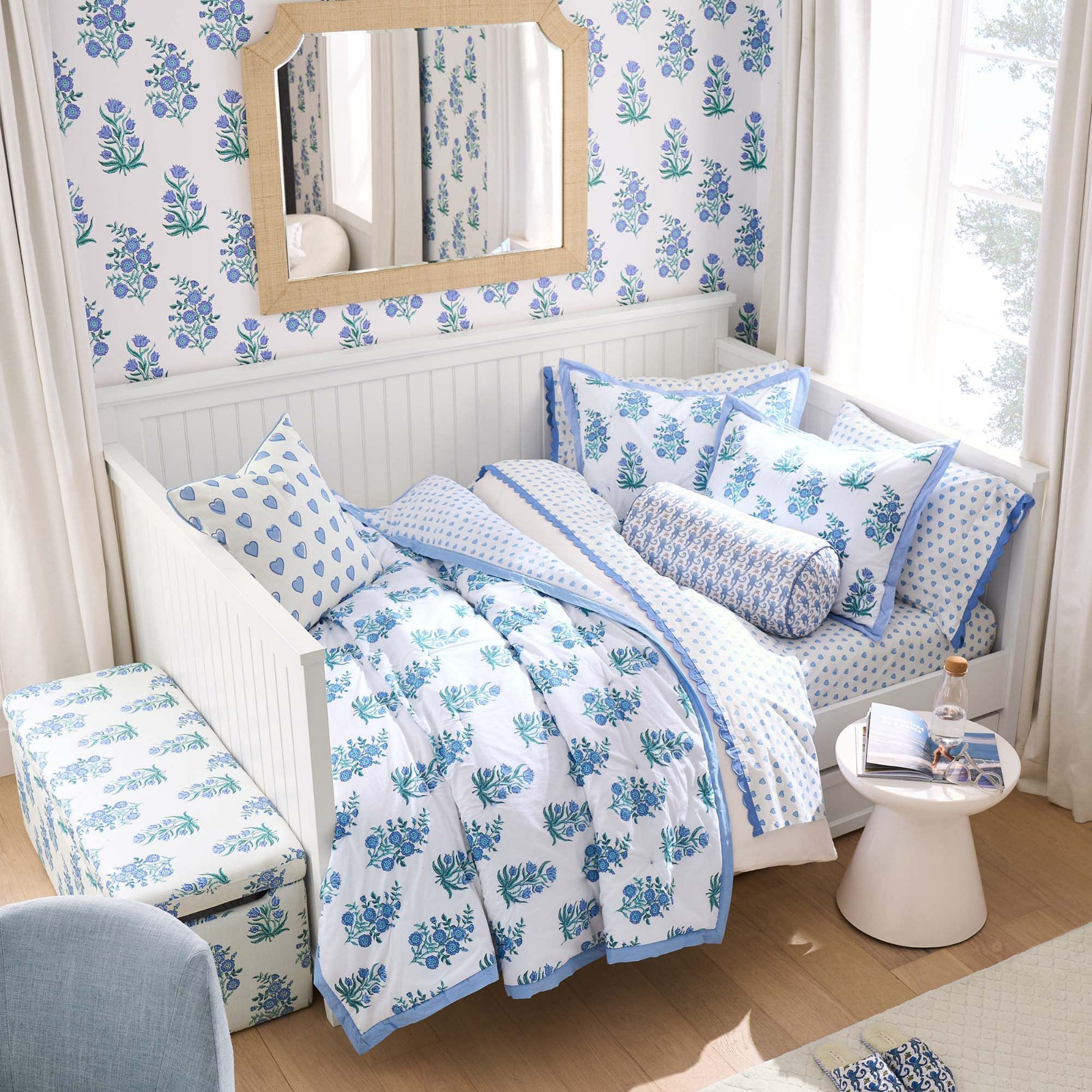 Best Seller Pottery Barn Roller Rabbit Wild Rose Quilt Twin/Twin XL gallery