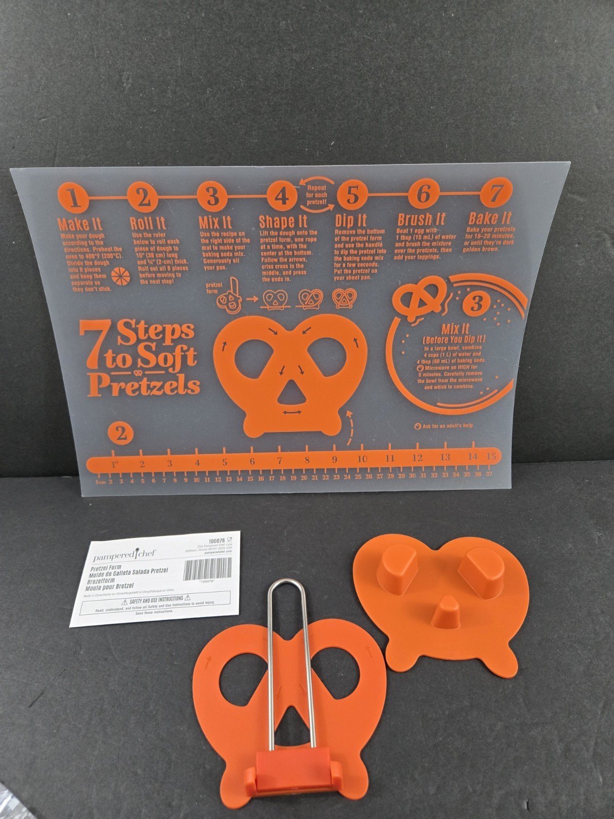 Pampered Chef FLEXIBLE PRETZEL MAT & FORM Set #100075 / 76 Soft Retired gallery