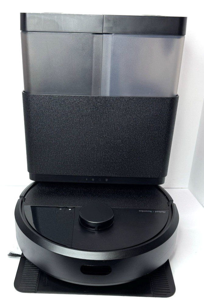 iRobot Roomba Plus 405 Combo Vacuum & Mop AutoWash Dock gallery