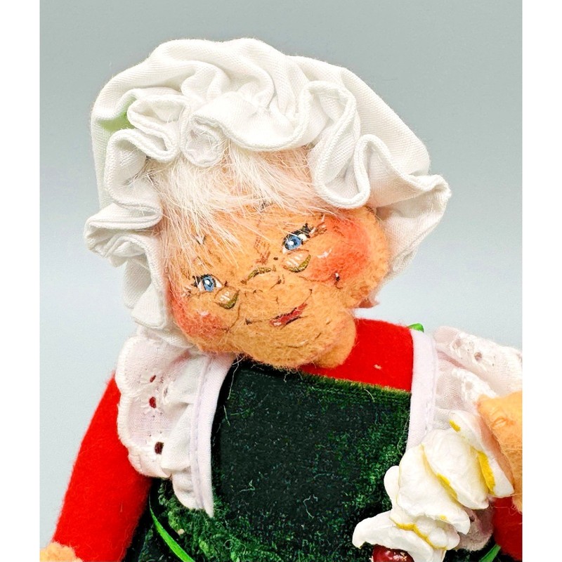 Annalee Mrs Claus Stringing Popcorn Cranberry Garland Christmas 6 inch 2006 gallery