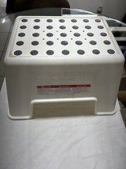 Step Stool Type: Type-II Highest Standing Level: 25cm/9 7/8”,Load Capacity 220lb