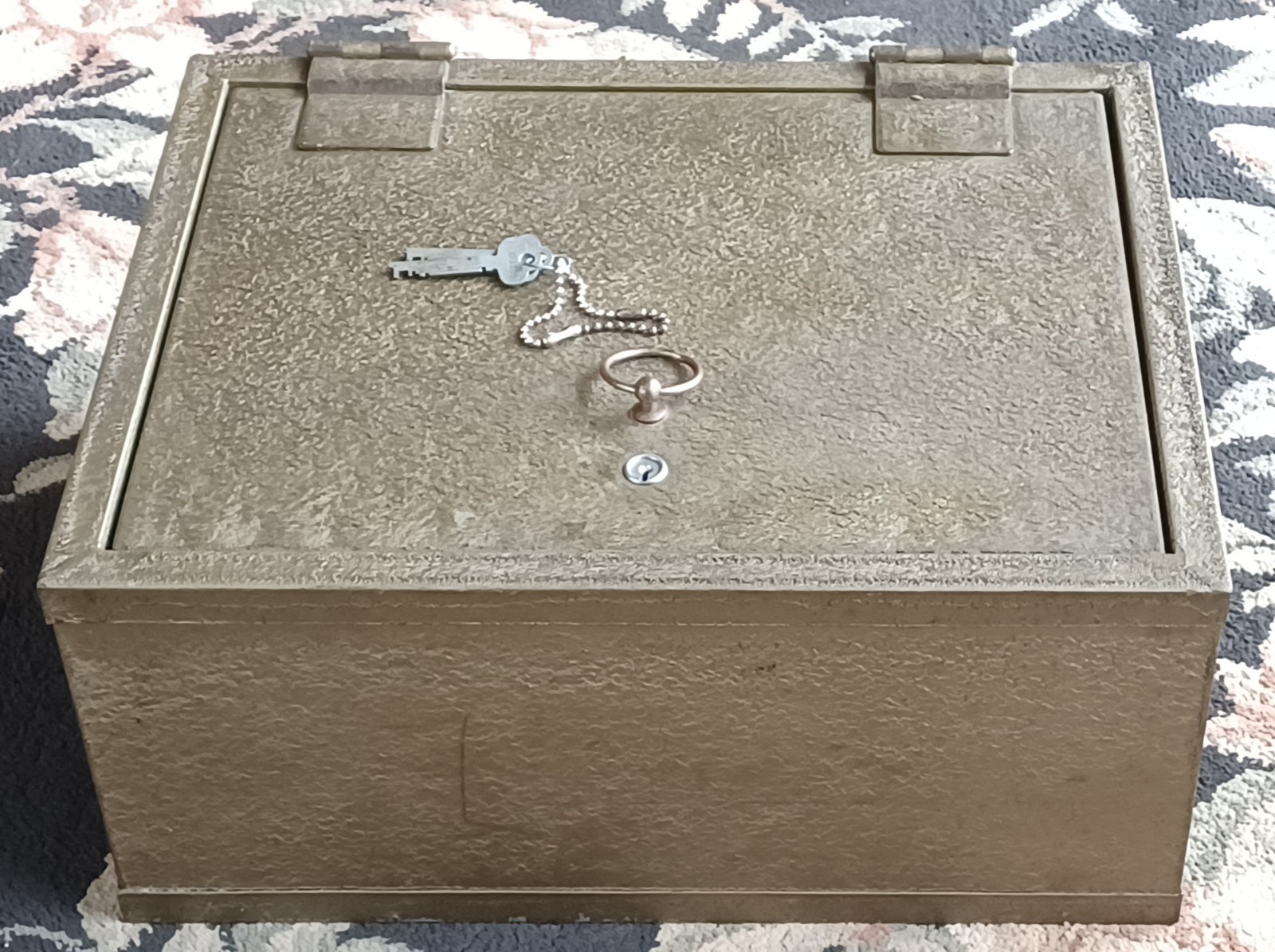 Mid-century Victor 'Treasure Chest' Fire-Proof Strong Box Safe, Both Keys, Nice! gallery