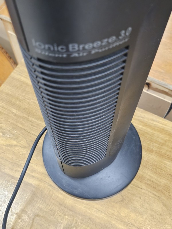 Sharper Image SI397 Ionic Breeze 3.0 Silent Air Purifier Ionizer gallery