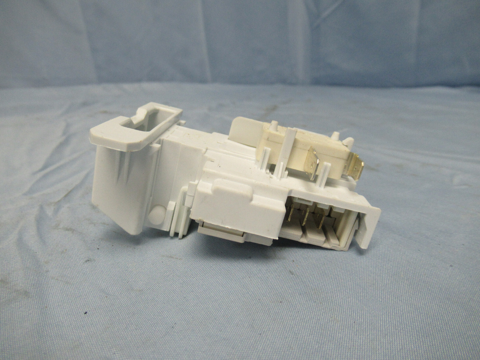 Frigidaire Stack Unit Washer/Dryer Washer Door Lock 137353300 (Lot #30) gallery
