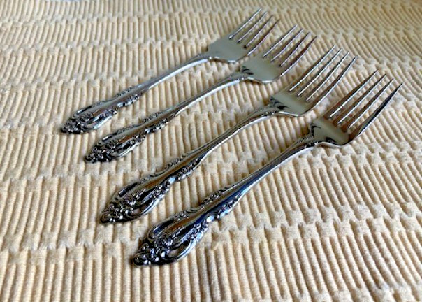 Oneida Community BRAHMS Set 4 Dinner / Salad Forks Stainless Flatware Silverware gallery